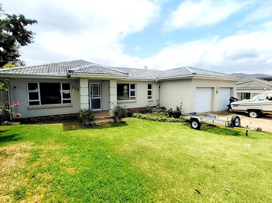 6 Bedroom Property for Sale in Kidds Beach Eastern Cape